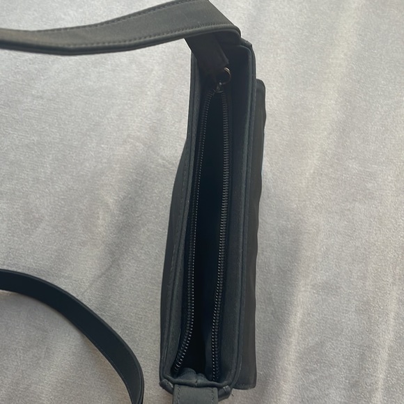 Reaction Kenneth Cole Microfiber Black Shoulder bag Excellent used condition - Picture 5 of 5